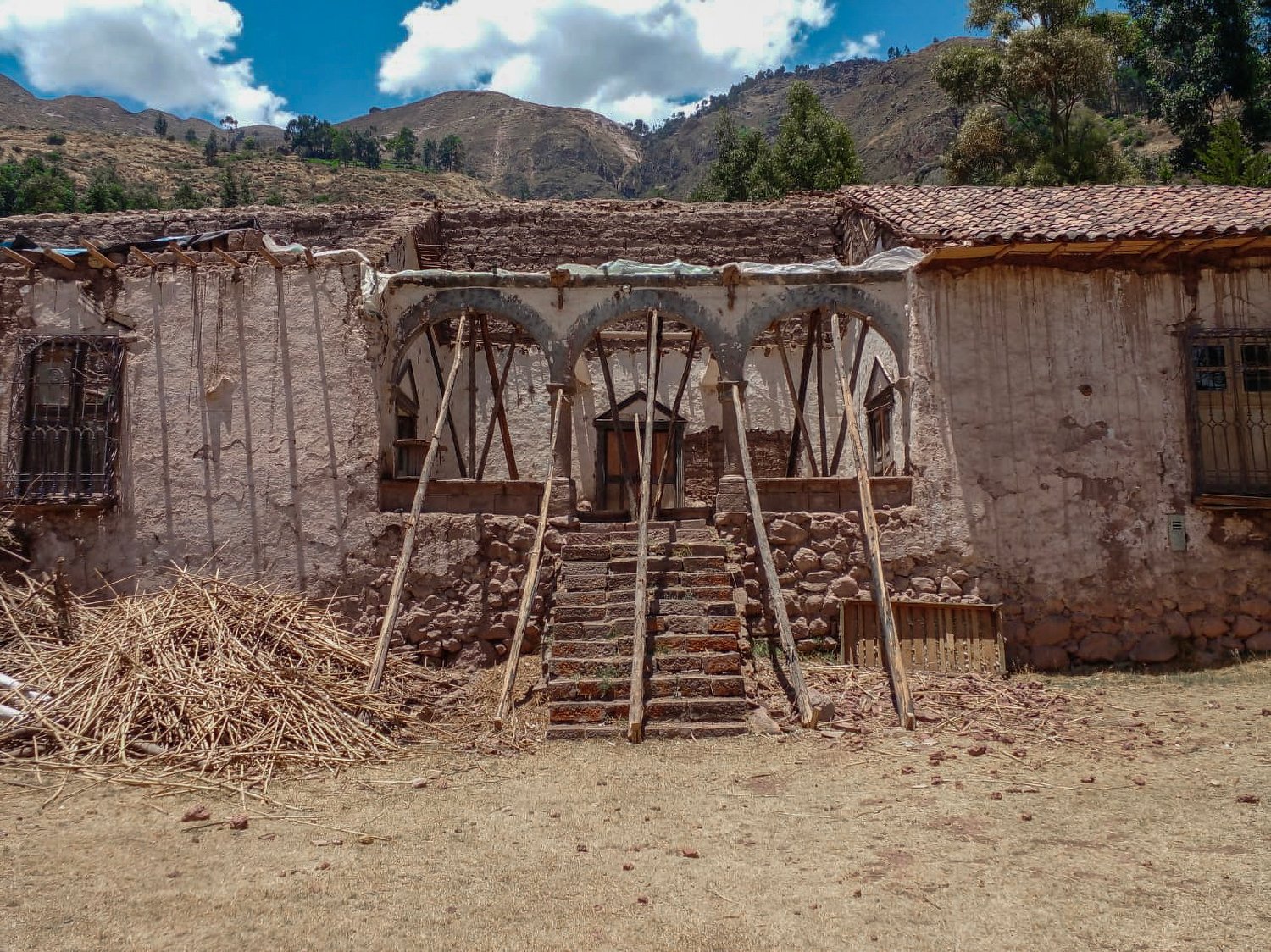 Clorinda — techo de pórtico derrumbado, Paullo Chico, noviembre 2022